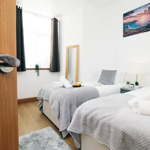 Perfectly Located Centre Apartment, Free Parking, Cable Tv And Wi-fi , Cardiff United Kingdom